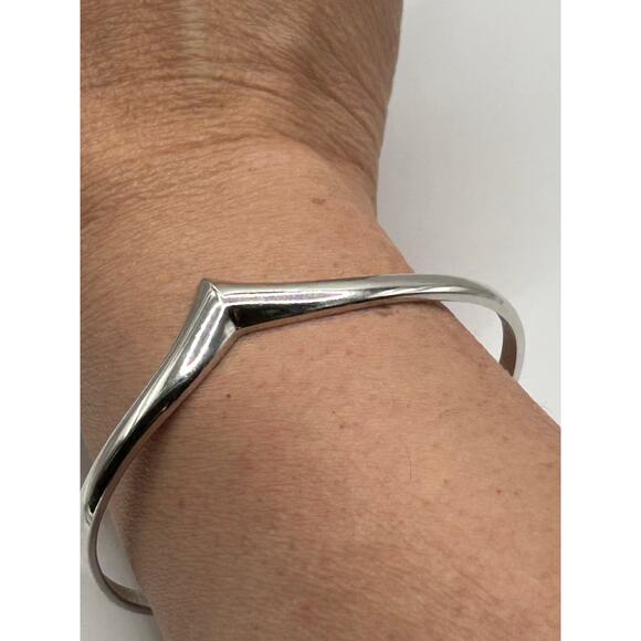 Avon Silver Tone V Bangle - Picture 2 of 7